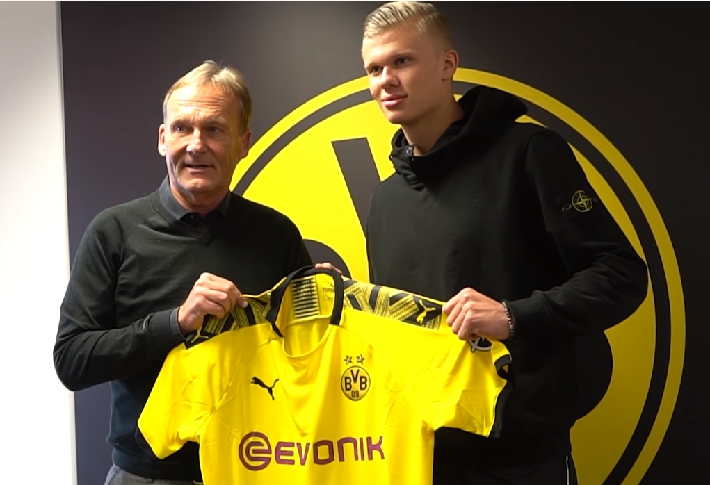 谭龙效力亚泰8年陪球队降级又冲超，如今再次跟随球队降级（谭龙八年亚泰生涯，历经降级与冲超，如今再度随队降级）