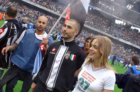 官方：国米旧将皮罗拉与奥林匹亚科斯续约至2028年（官宣：奥林匹亚科斯与前国米球员皮罗拉续约至2028年）