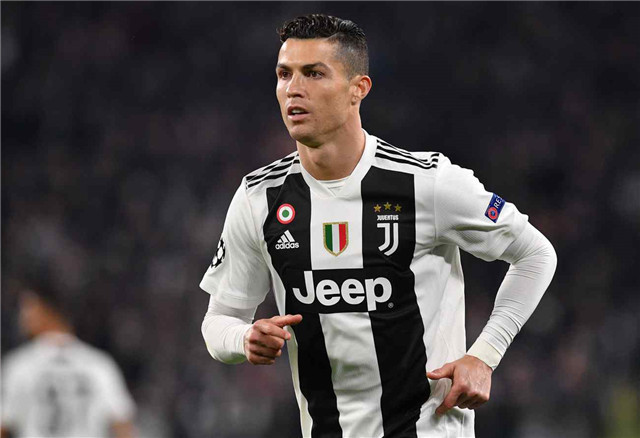 或将解散！中超某球队欠薪严重，准入资格堪忧，梅州客家或成最大受益者（准入告急！中超一队深陷欠薪危机恐解散，梅州客家或成最大赢家）