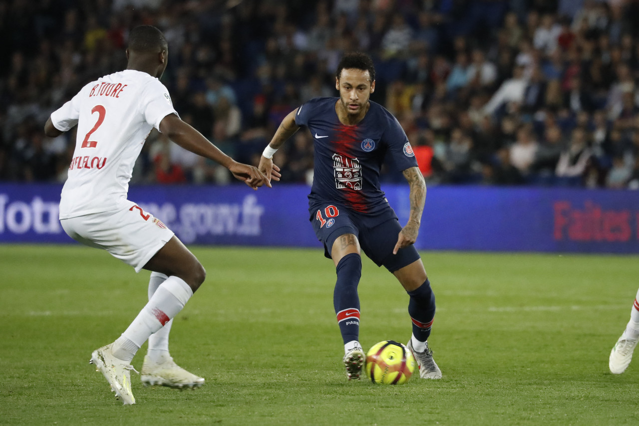 里程碑之战，麦肯尼迎来尤文生涯第200次出场（里程碑时刻：麦肯尼代表尤文第200次出战）