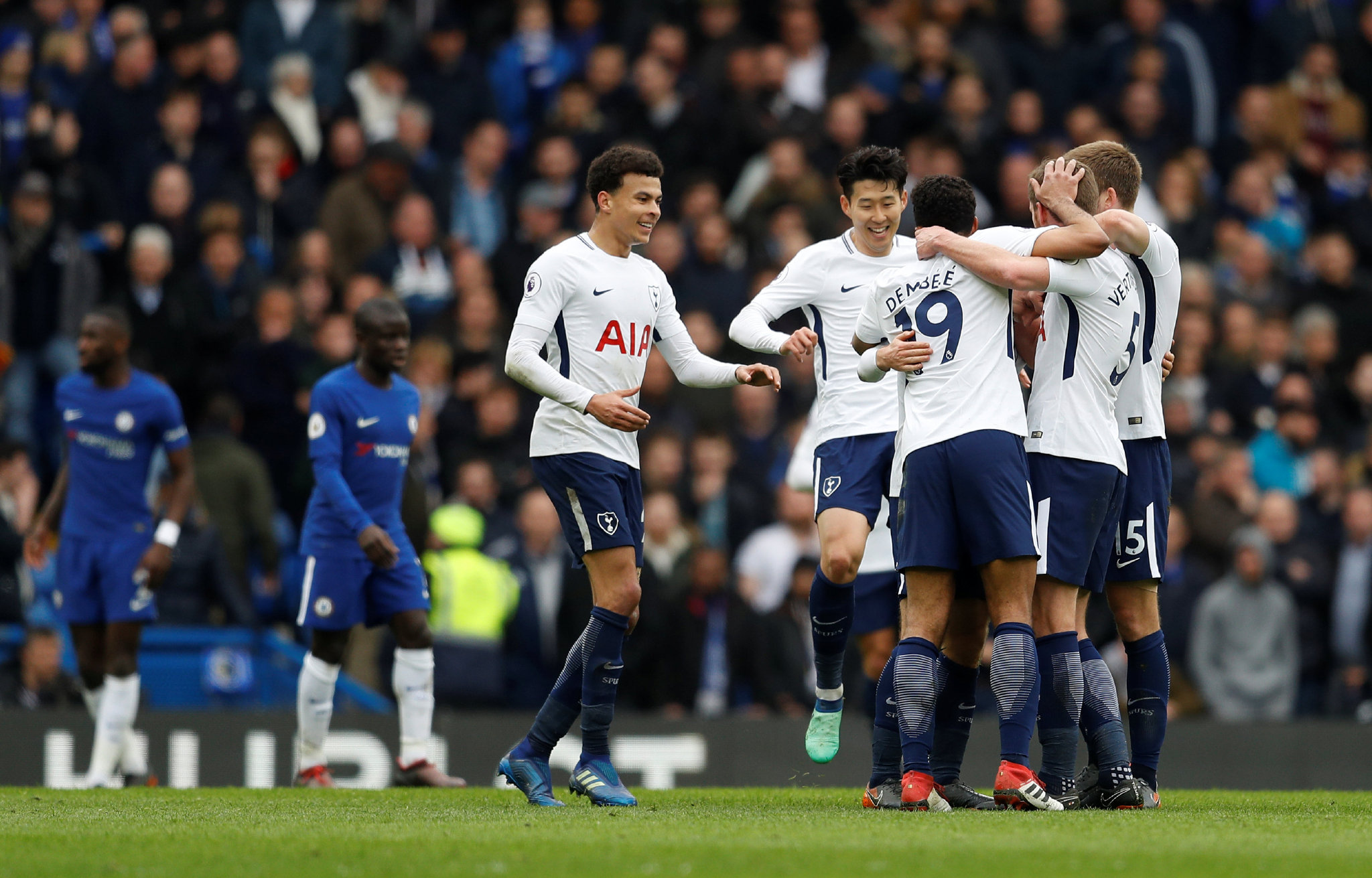 德天空：皇马有意法鹰后卫布朗，近期已派球探考察球员（德天空：皇马相中法鹰后卫布朗，近期开启球探考察）