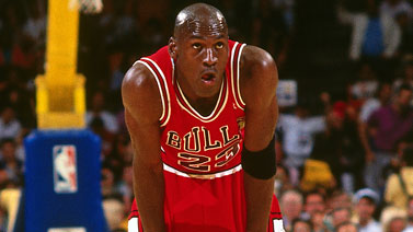 柔佛魔鬼主场绞杀残阵海港 中超冠军恐提前出局（柔佛主场强势压制残阵海港，中超冠军或提前遭淘汰）