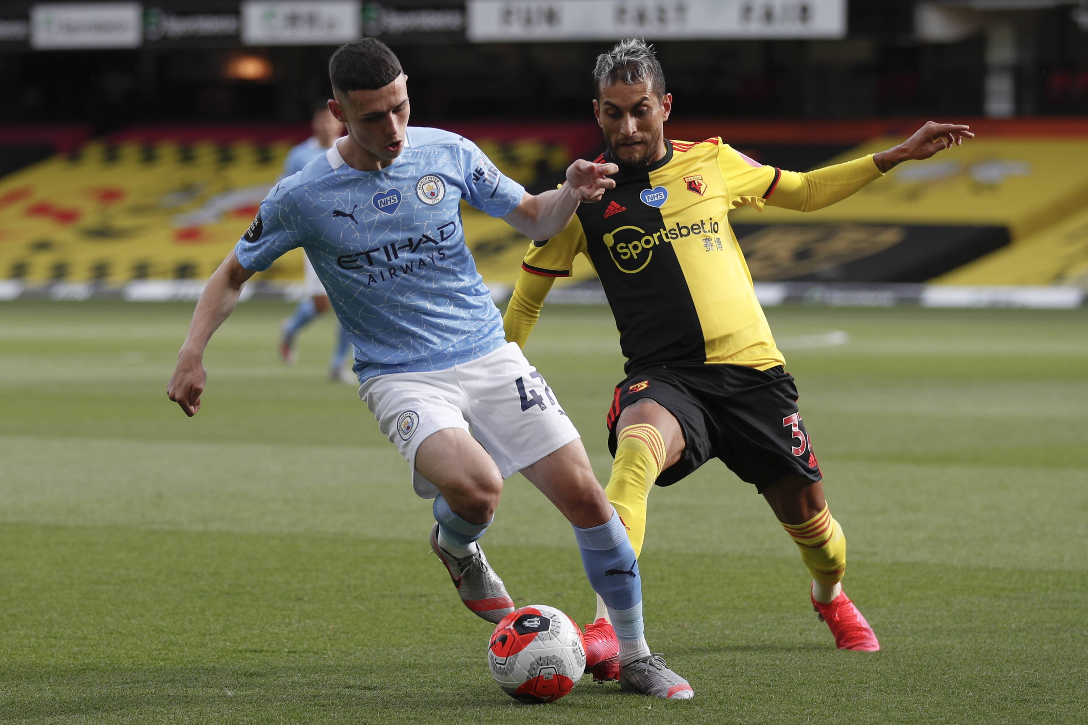 热议海港输球：古斯塔沃停赛影响大；亚冠已是舆论负担（海港落败惹议：古斯塔沃停赛代价不小，亚冠成舆论包袱）