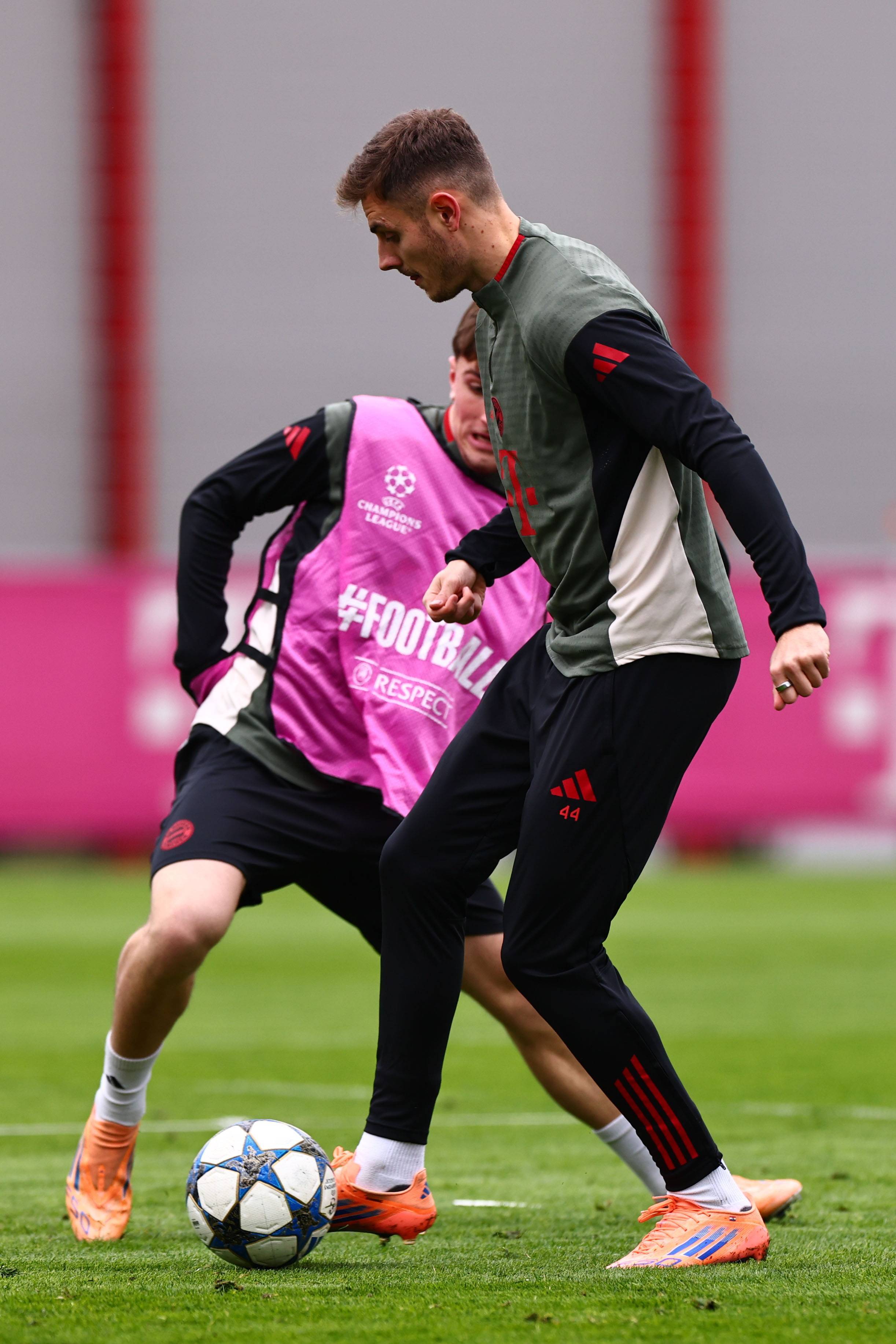 3-2！石川祐希9分+二连胜詹内利绝杀尼科洛夫21分难救主（詹内利绝杀助队3-2险胜！石川祐希9分收获二连胜，尼科洛夫砍21分仍无力回天）