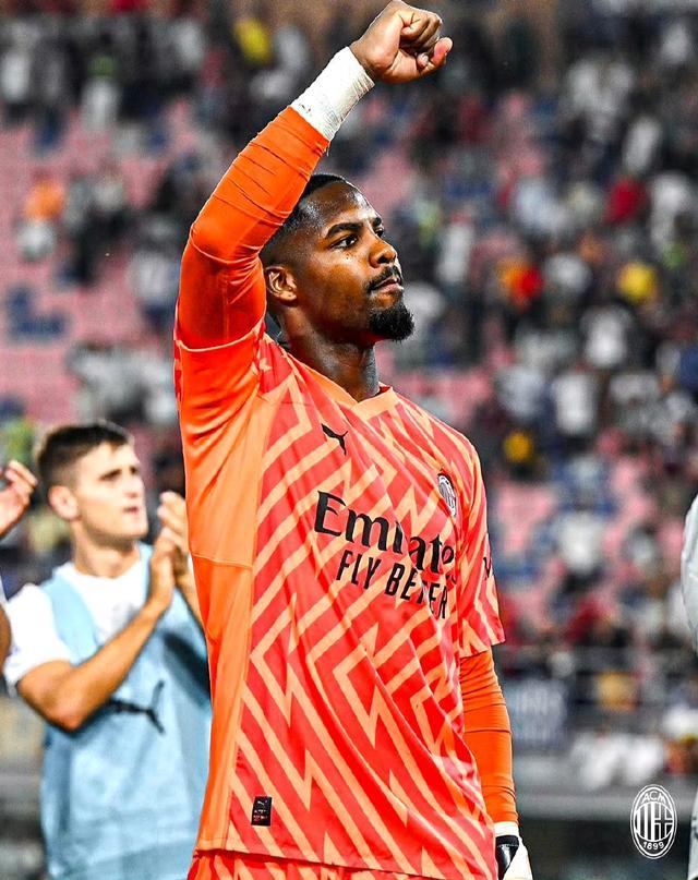 法布雷加斯：尼科-帕斯一月份不回皇马；曾想把马蒂奇带到科莫（法布雷加斯：尼科-帕斯一月不回皇马，曾打算将马蒂奇带到科莫）