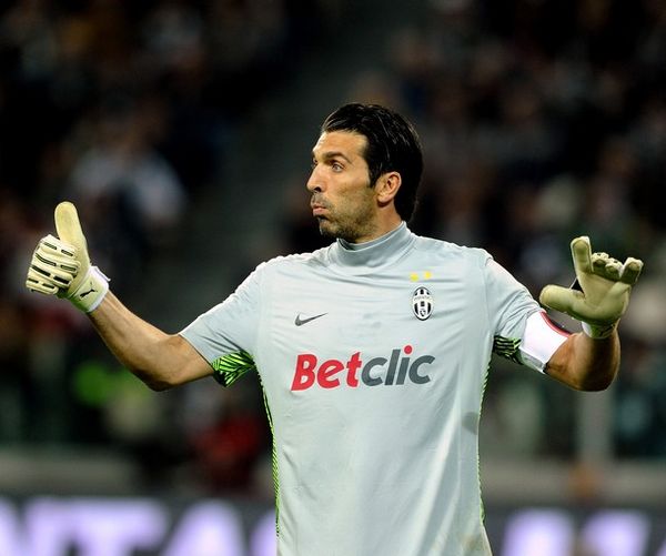 本泽马：皇马缺少有经验的人，能站出来说“这个地方你做错了”（本泽马：皇马缺少经验领袖，关键时刻无人指出错误）