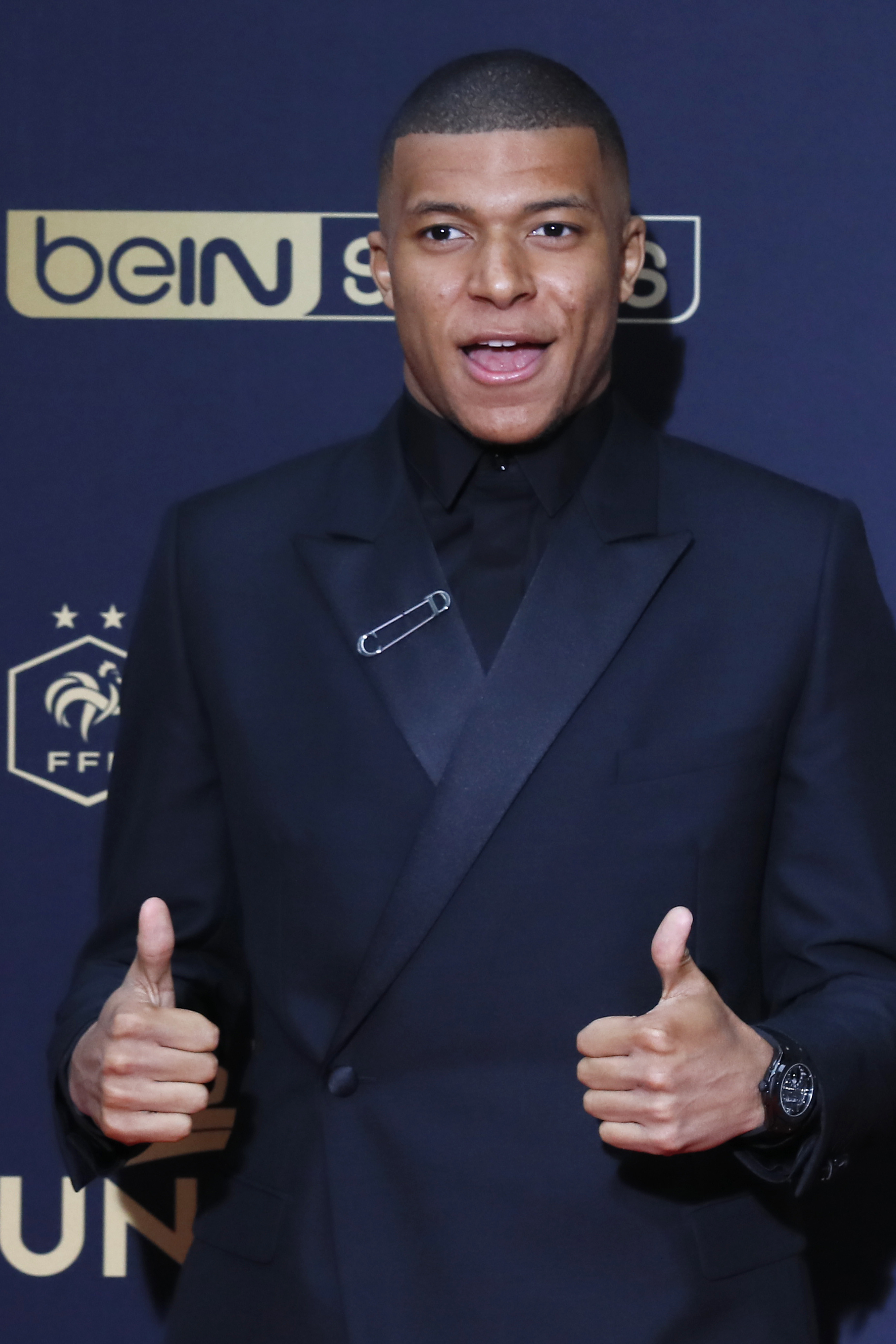 苏超夺冠后，泰州正探索开通主题旅游专列；高铁线路正在修建（苏超问鼎后，泰州谋划开行主题旅游专列；高铁线路建设正推进）