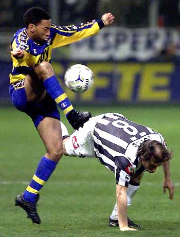 TA夸沃尔特马德：球风飘逸&进攻高效，不愧是“沃尔特梅西”（TA称赞沃尔特马德：球风优雅、进攻效率惊人，“沃尔特梅西”实至名归）